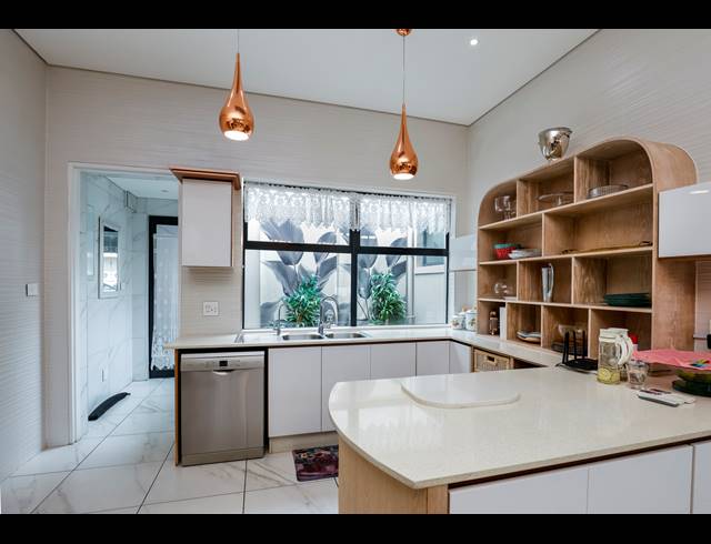4 BEDROOM PENTHOUSE FOR SALE IN MORNINGSIDE